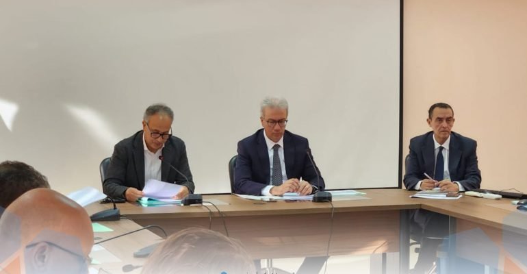 السيد سمير كودار، رئيس جهة مراكش آسفي، يعطي رفقة السيد والي الجهة، الانطلاقة الرسمية لمشروع حلول لامركزية للتنمية الجهوية